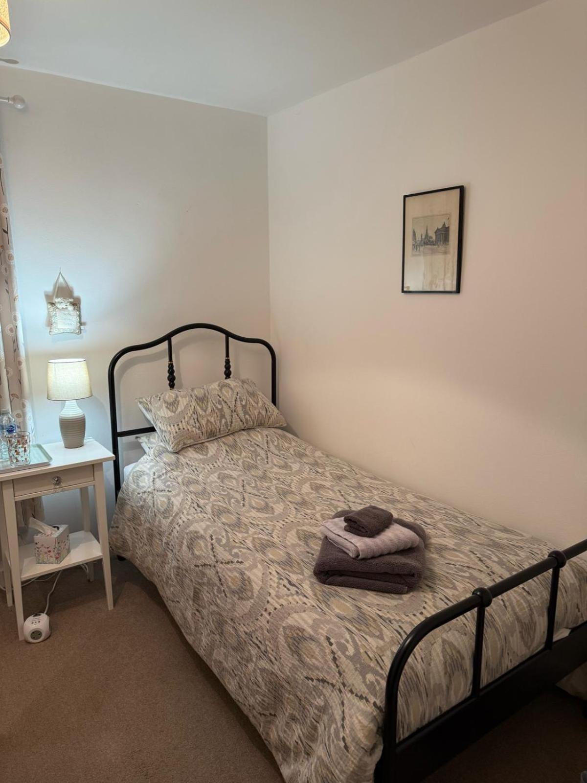 Single Room With Beautiful Garden Единбург Екстериор снимка