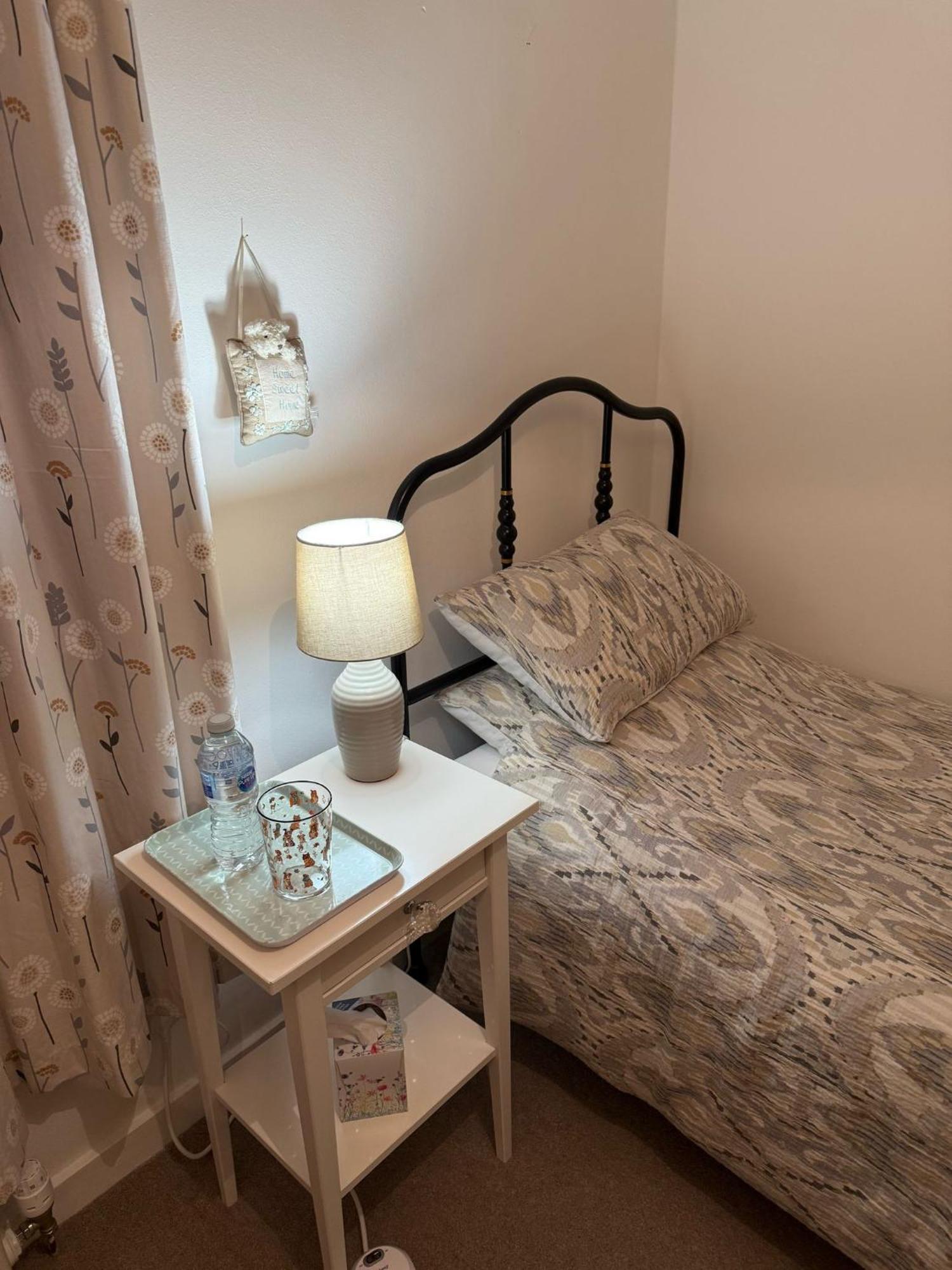 Single Room With Beautiful Garden Единбург Екстериор снимка